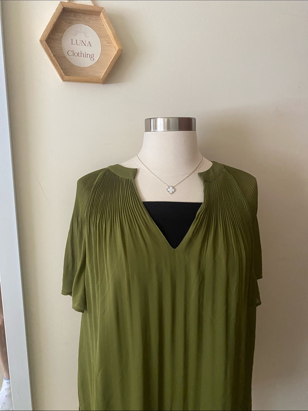 Olive Green Women's Top 👩🏻‍💻